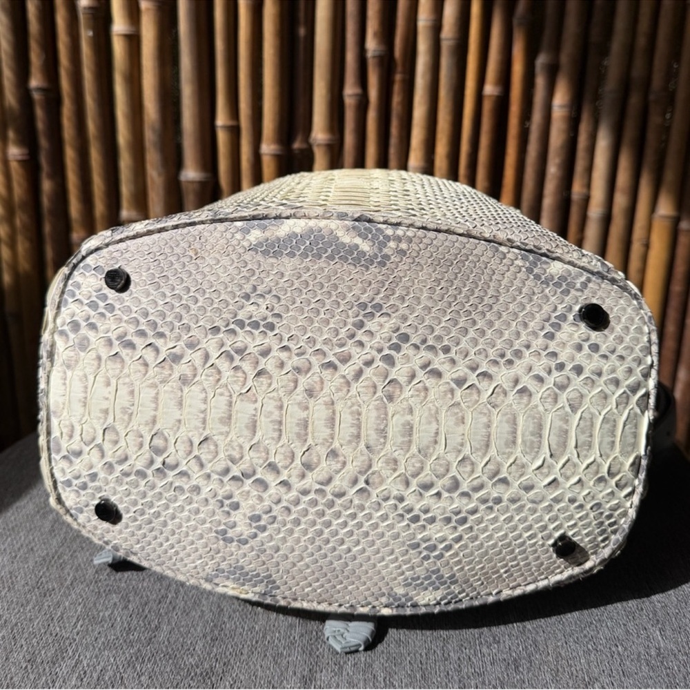 Textured Python Beige-Gray Drawstring Bucket Shoulder Bag - Picture 6 of 6
